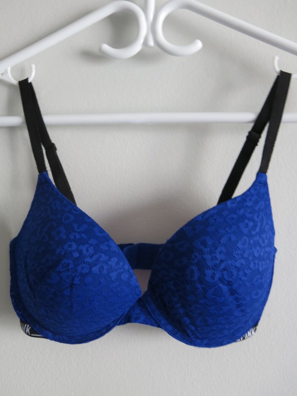 PINK Victoria's Secret Push Up Padded Underwire Blue Lace Bra - Size 32 DD
